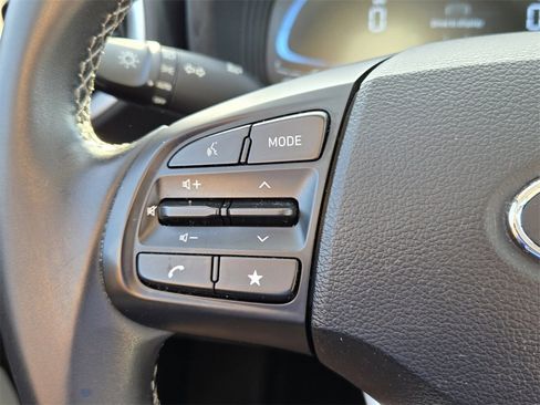 Certified 2024 Hyundai Venue SEL image 25