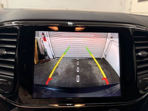 Used 2019 Jeep Grand Cherokee Laredo RWD image 25