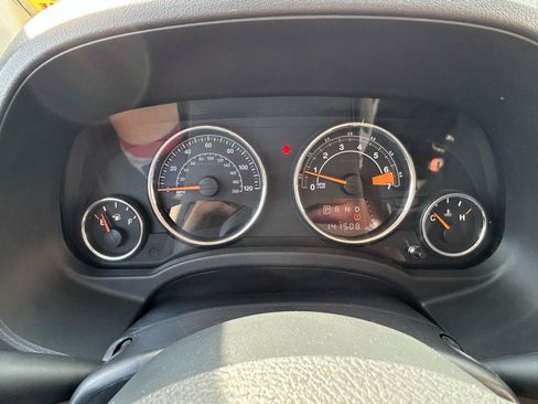 Used 2014 Jeep Compass Latitude FWD image 21