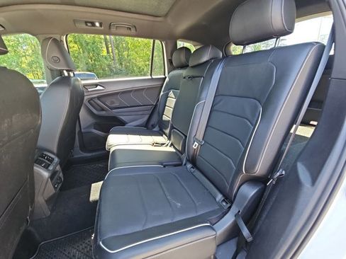 Used 2022 Volkswagen Tiguan SEL R-Line image 17