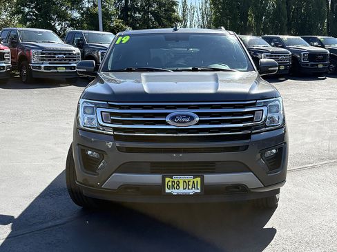Used 2019 Ford Expedition XLT w/ Equipment Group 202A AWD/4WD image 2