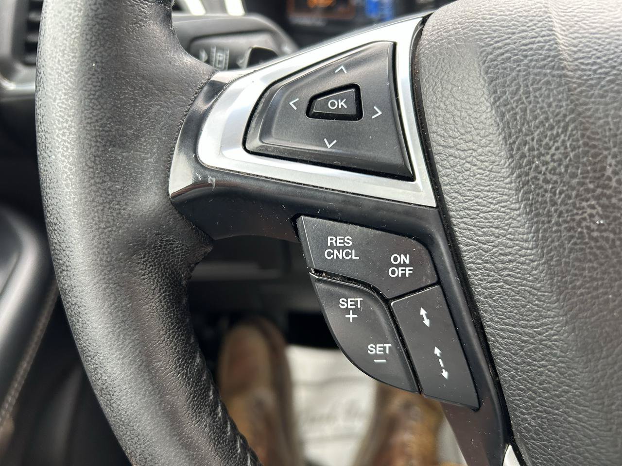 Used 2018 Ford Edge Titanium w/ Equipment Group 302A AWD/4WD image 18