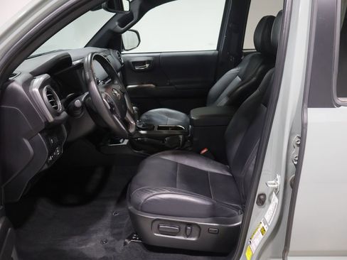 Used 2023 Toyota Tacoma TRD Sport w/ TRD Premium Sport Package AWD/4WD image 13