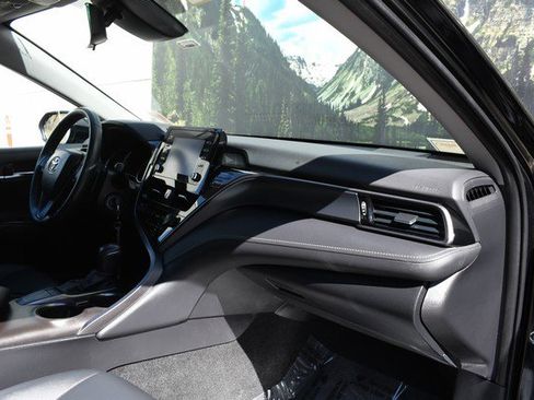 Certified 2022 Toyota Camry SE image 24