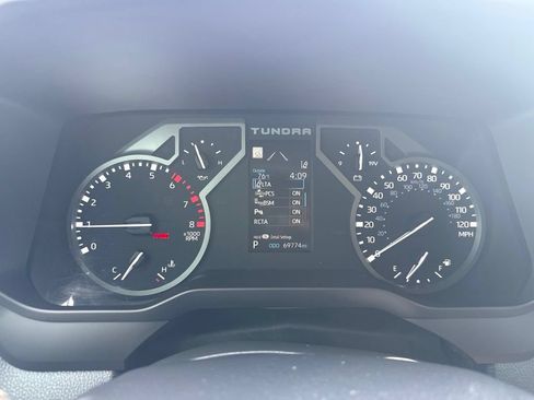 Used 2022 Toyota Tundra SR5 w/ SR5 Convenience Package AWD/4WD image 12