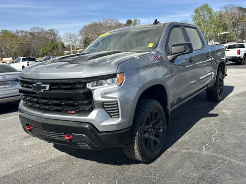 Used 2024 Chevrolet Silverado 1500 LT Trail Boss w/ Convenience Package II image 4