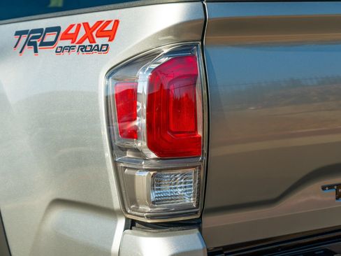Used 2023 Toyota Tacoma TRD Off-Road w/ Technology Package AWD/4WD image 8
