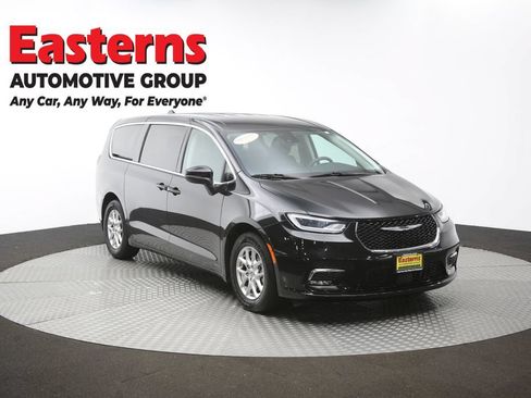 Used 2023 Chrysler Pacifica Touring-L FWD image 50