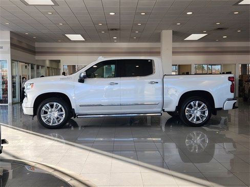 Certified 2024 Chevrolet Silverado 1500 High Country image 2