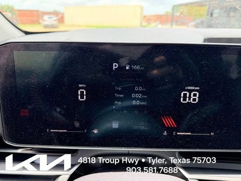 Used 2025 Kia Carnival FWD image 16