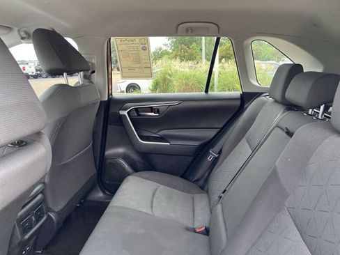 Used 2022 Toyota RAV4 XLE AWD/4WD image 20