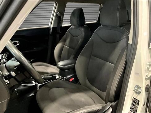 Used 2018 Kia Soul FWD image 18