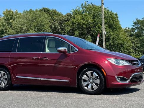Used 2018 Chrysler Pacifica Limited w/ Advanced Safetytec Group FWD image 7