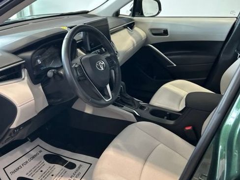 Used 2023 Toyota Corolla Cross LE w/ Moonroof Package AWD/4WD image 7