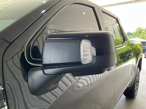 Used 2023 GMC Sierra 1500 AT4 w/ Technology Package AWD/4WD image 3