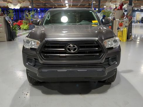 Used 2017 Toyota Tacoma SR w/ SR Convenience Package image 3