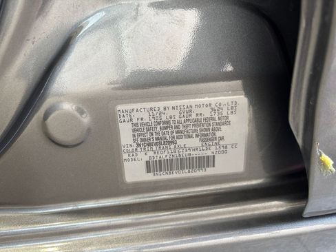 Used 2025 Nissan Versa SV FWD image 27