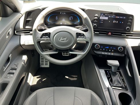 Certified 2025 Hyundai Elantra Sport FWD image 11