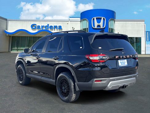 New 2026 Honda Pilot TrailSport image 4