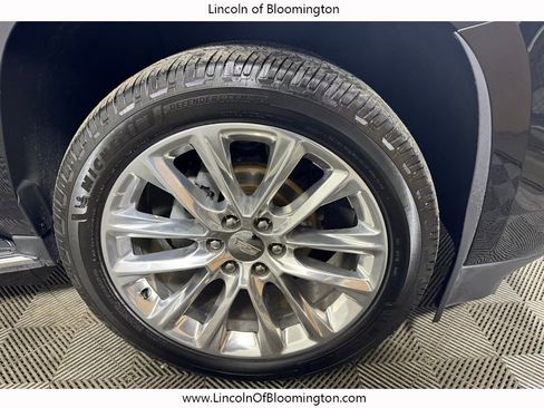 Used 2018 Cadillac Escalade ESV Luxury image 17