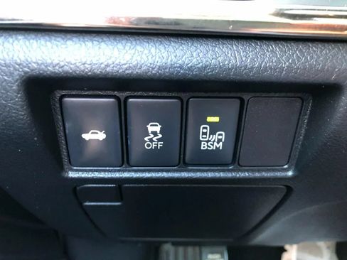 Used 2013 Toyota Avalon XLE Touring FWD image 24