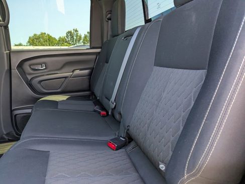 Used 2019 Nissan Titan SV w/ SV Convenience Package RWD image 14