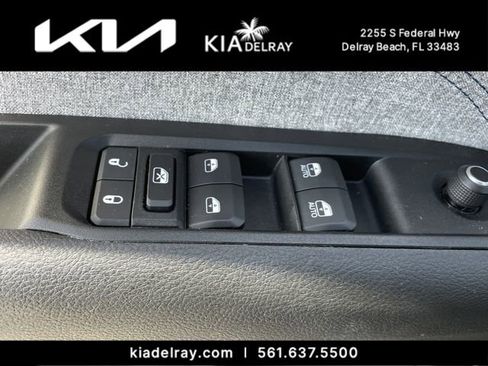 Used 2022 Jeep Compass Latitude w/ Sun and Sound Group image 17