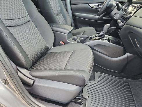Used 2017 Nissan Rogue SV FWD image 13