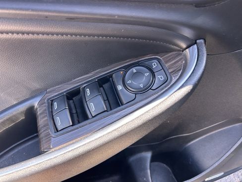 Used 2020 Chevrolet Malibu Premier FWD image 12