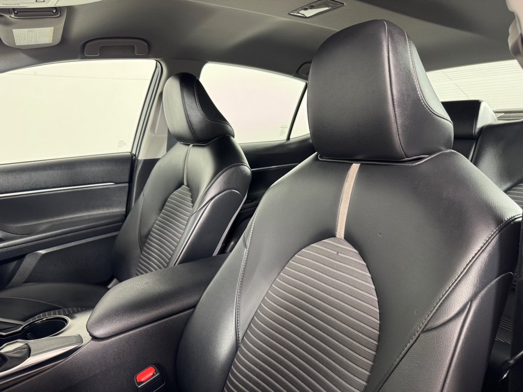Used 2020 Toyota Camry SE FWD image 13