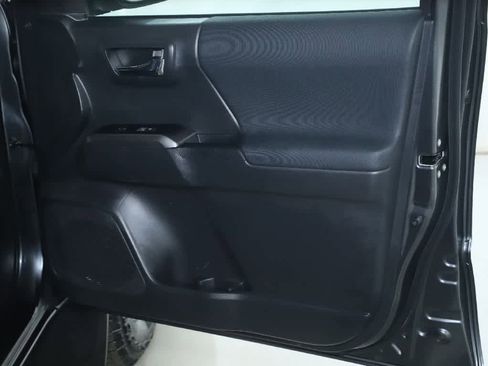 Certified 2022 Toyota Tacoma TRD Off-Road image 36