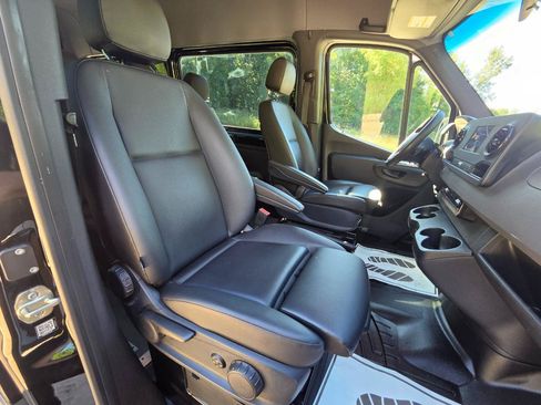 Used 2020 Mercedes-Benz Sprinter 2500 image 22