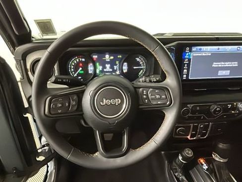 Used 2024 Jeep Wrangler Unlimited AWD/4WD image 14