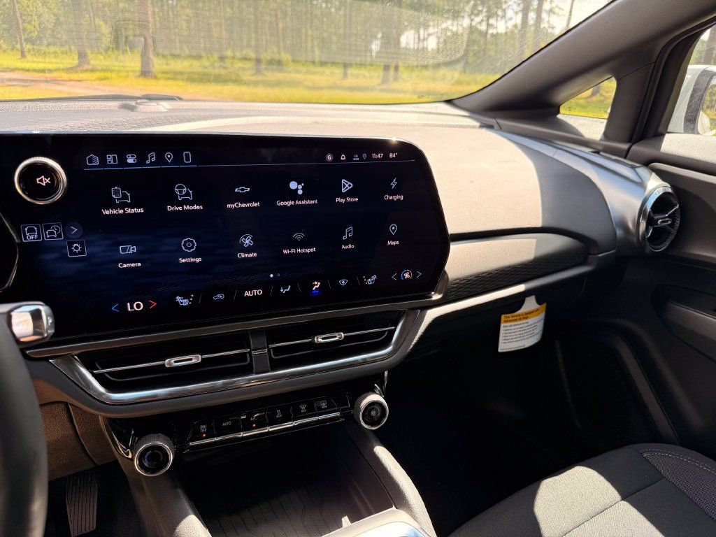 New 2026 Chevrolet Equinox EV LT w/ Comfort Package AWD/4WD image 16