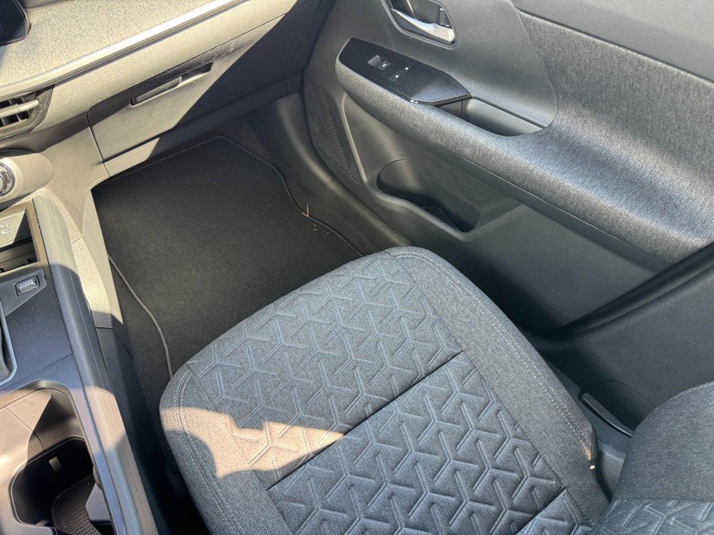 Used 2026 Nissan Kicks SV w/ Cold Weather Package FWD image 17