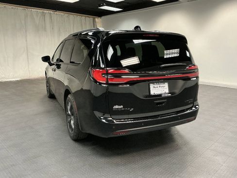 Used 2024 Chrysler Pacifica Limited w/ S Appearance Package AWD/4WD image 3