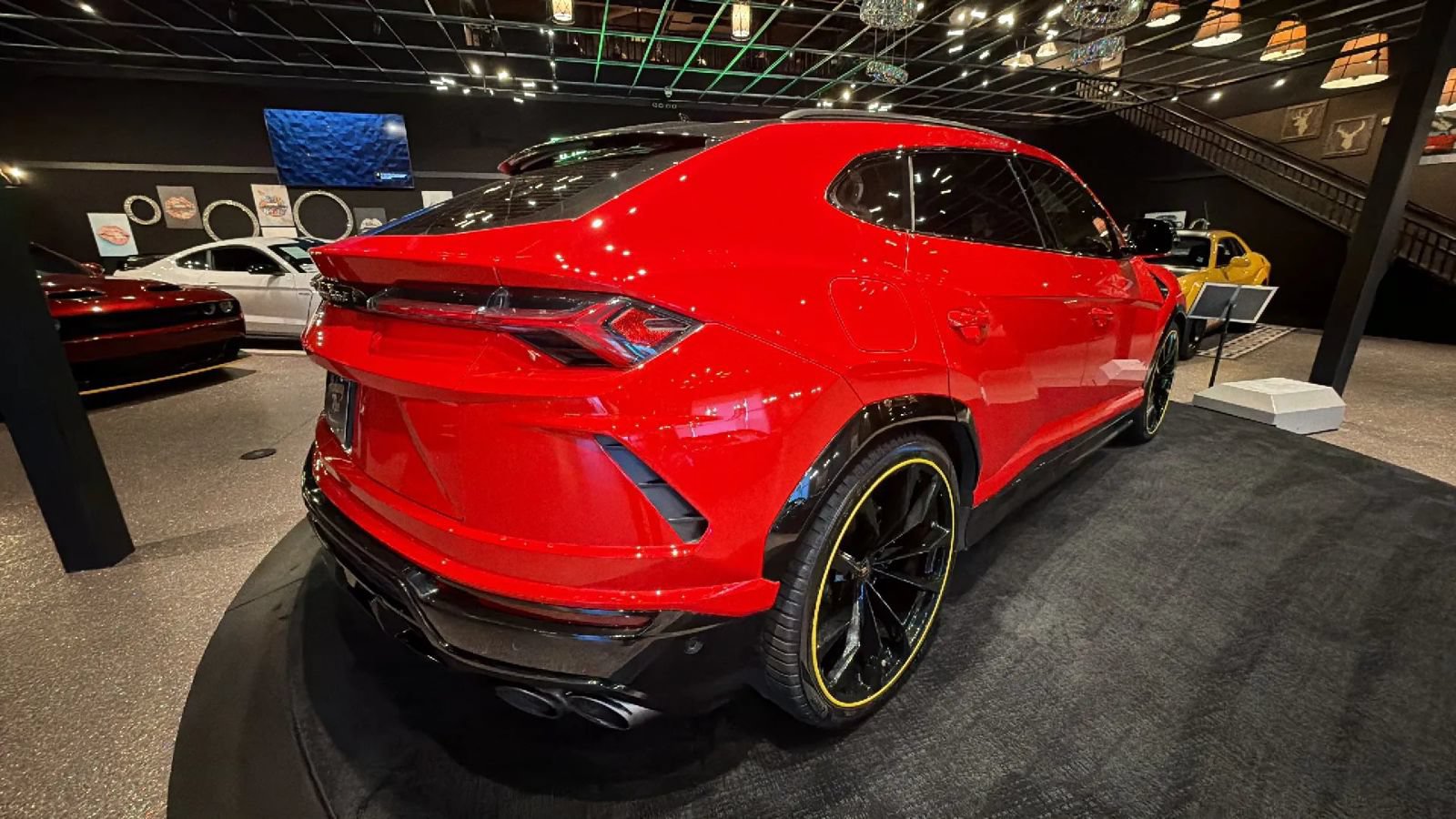 Used 2019 Lamborghini Urus AWD/4WD image 6