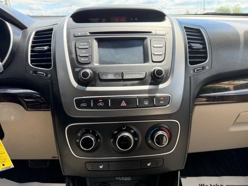 Used 2015 Kia Sorento LX AWD/4WD image 11