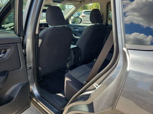 Used 2025 Nissan Rogue SV image 9