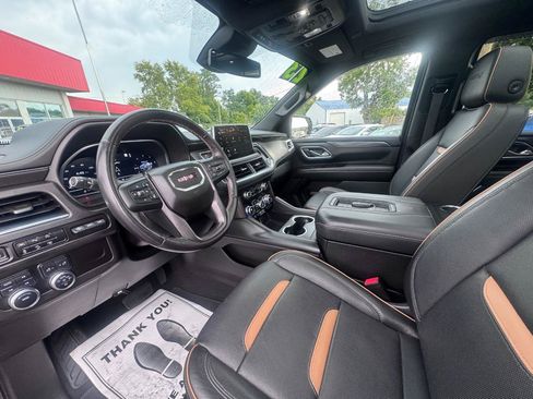 Used 2023 GMC Yukon AT4 w/ Technology Package AWD/4WD image 15