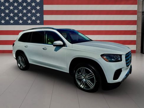 Used 2024 Mercedes-Benz GLS 450 4MATIC image 3