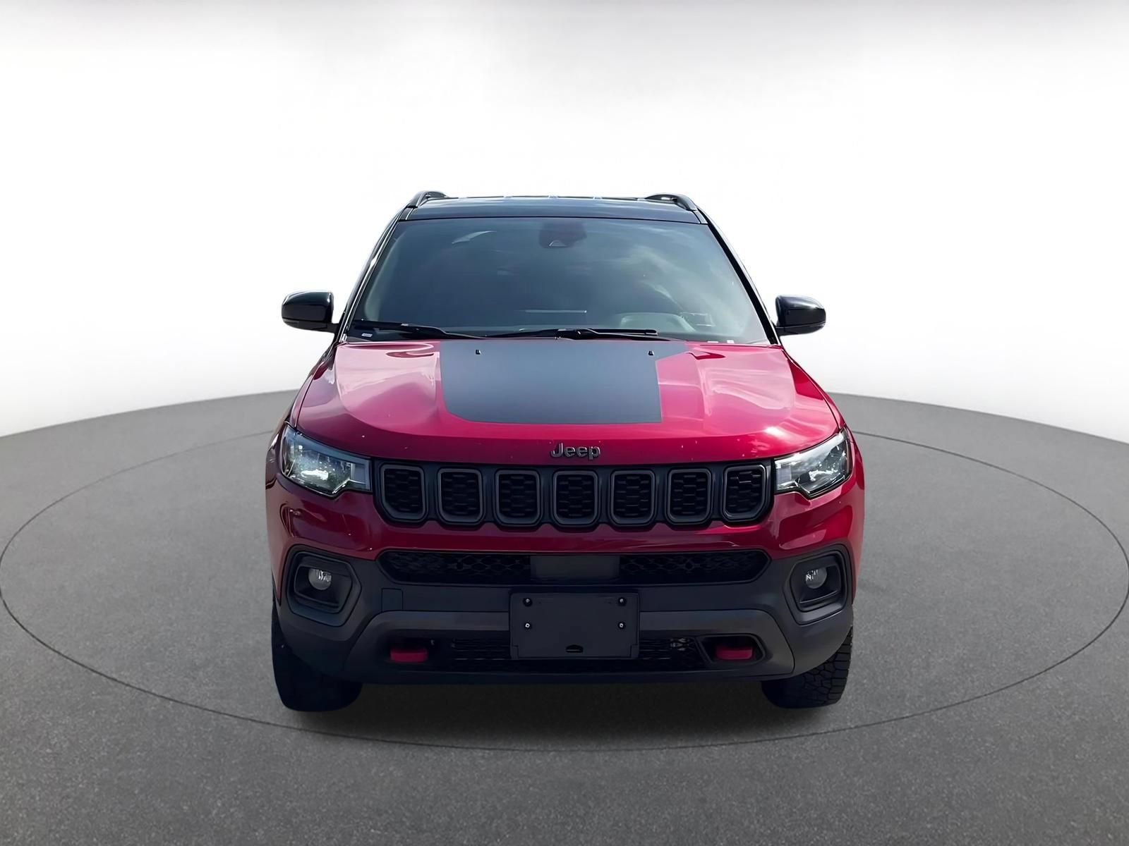 Used 2025 Jeep Compass Trailhawk AWD/4WD image 3