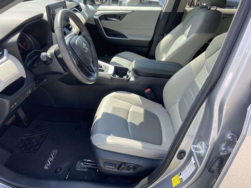 Used 2019 Toyota RAV4 XLE Premium FWD image 20