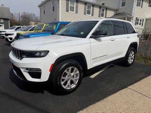 Certified 2022 Jeep Grand Cherokee Limited AWD/4WD image 1
