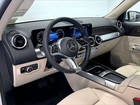 New 2026 Mercedes-Benz GLB 250 image 8