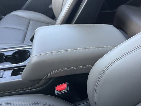 Used 2025 Lincoln Corsair Grand Touring image 38