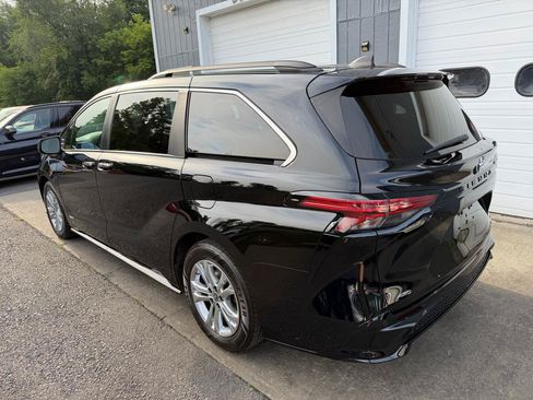 Used 2021 Toyota Sienna XSE w/ XSE Plus Package AWD/4WD image 6