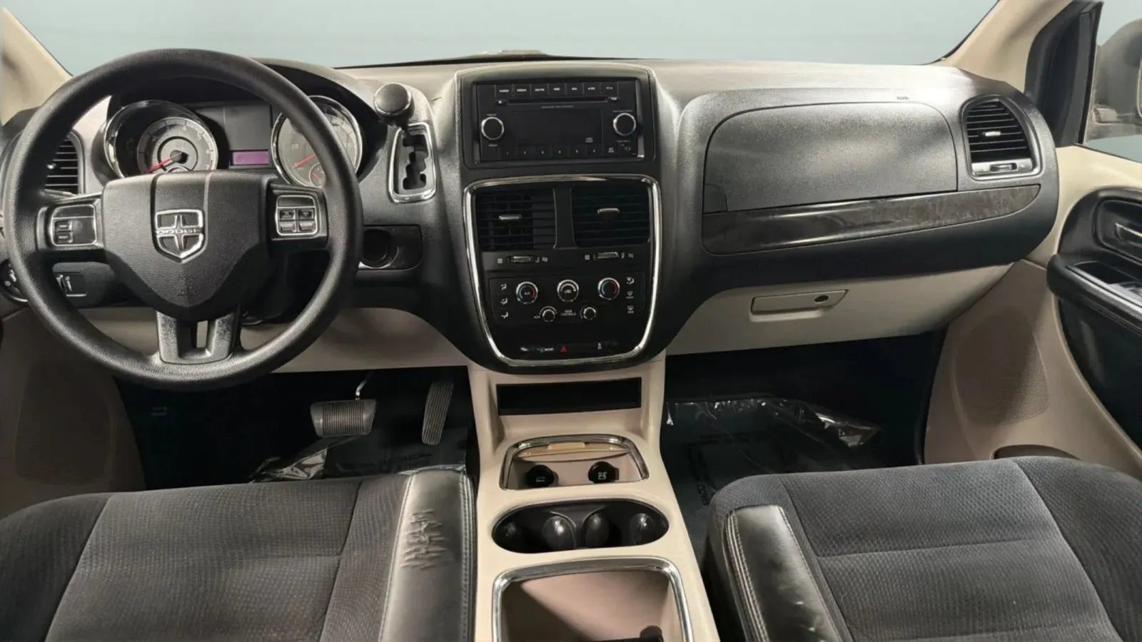 Used 2014 Dodge Grand Caravan SXT FWD image 14