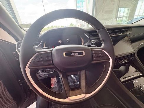Used 2023 Jeep Grand Cherokee Limited RWD image 21