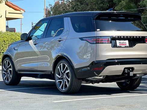 New 2025 Land Rover Discovery Dynamic SE image 3